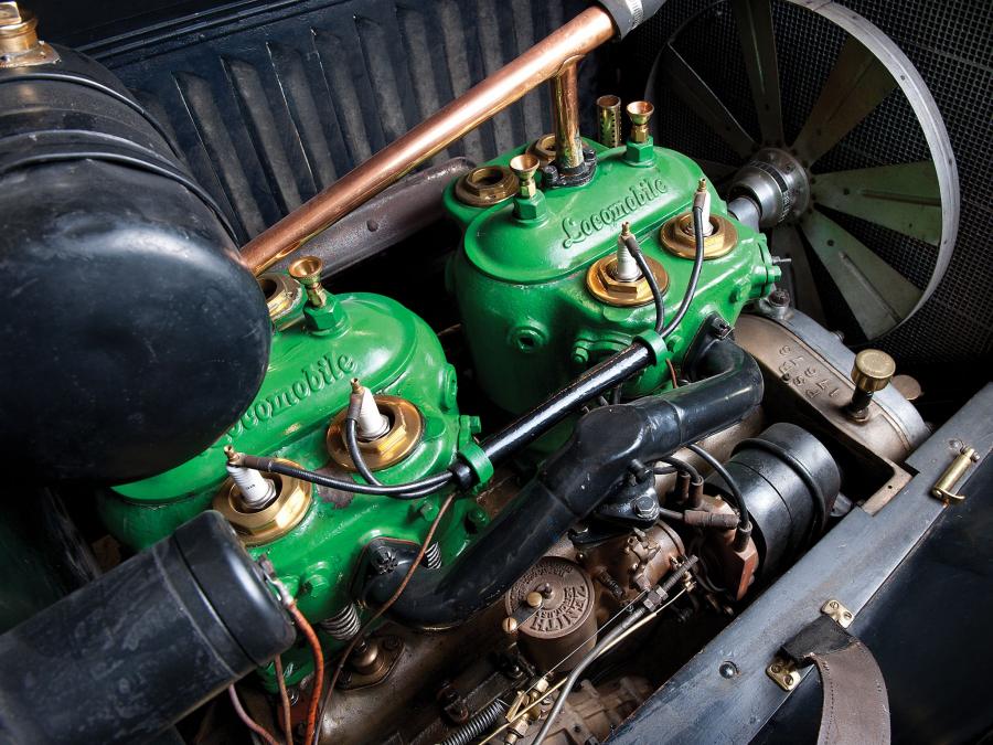 Моторный отсек Locomobile Model 30-L Speedster 1909 года  (фото 2 из 5)